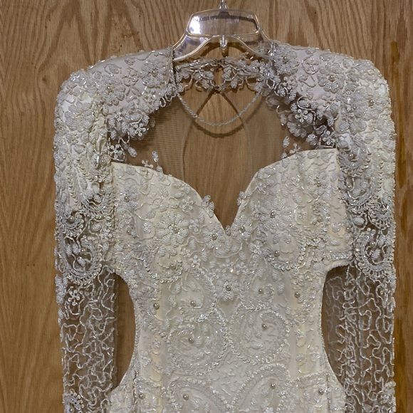 Ivory sequined formal gown - Picture 2 of 13